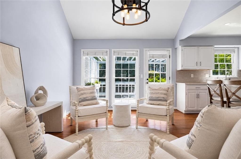 3 bedroom, 3 bathroom, 2,323 sq ft single family residence for sale at 1095 Dunbarton Trace, Atlanta, GA 30319 — photo 9