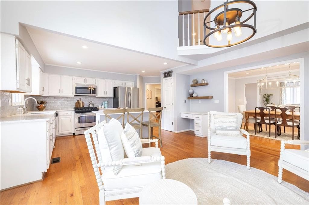 3 bedroom, 3 bathroom, 2,323 sq ft single family residence for sale at 1095 Dunbarton Trace, Atlanta, GA 30319 — photo 10
