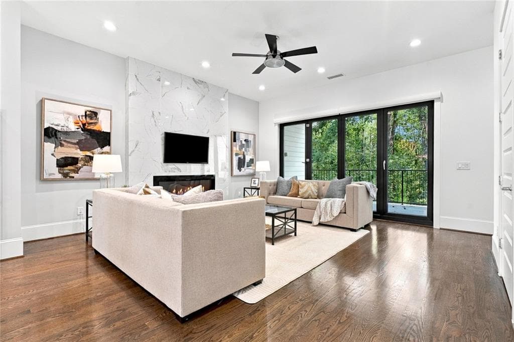 5 bedroom, 5 bathroom, 3,490 sq ft townhouse for sale at 1099 Briar Cove Circle, Atlanta, GA 30329 — photo 9