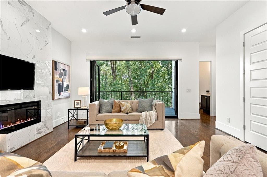 5 bedroom, 5 bathroom, 3,490 sq ft townhouse for sale at 1099 Briar Cove Circle, Atlanta, GA 30329 — photo 10
