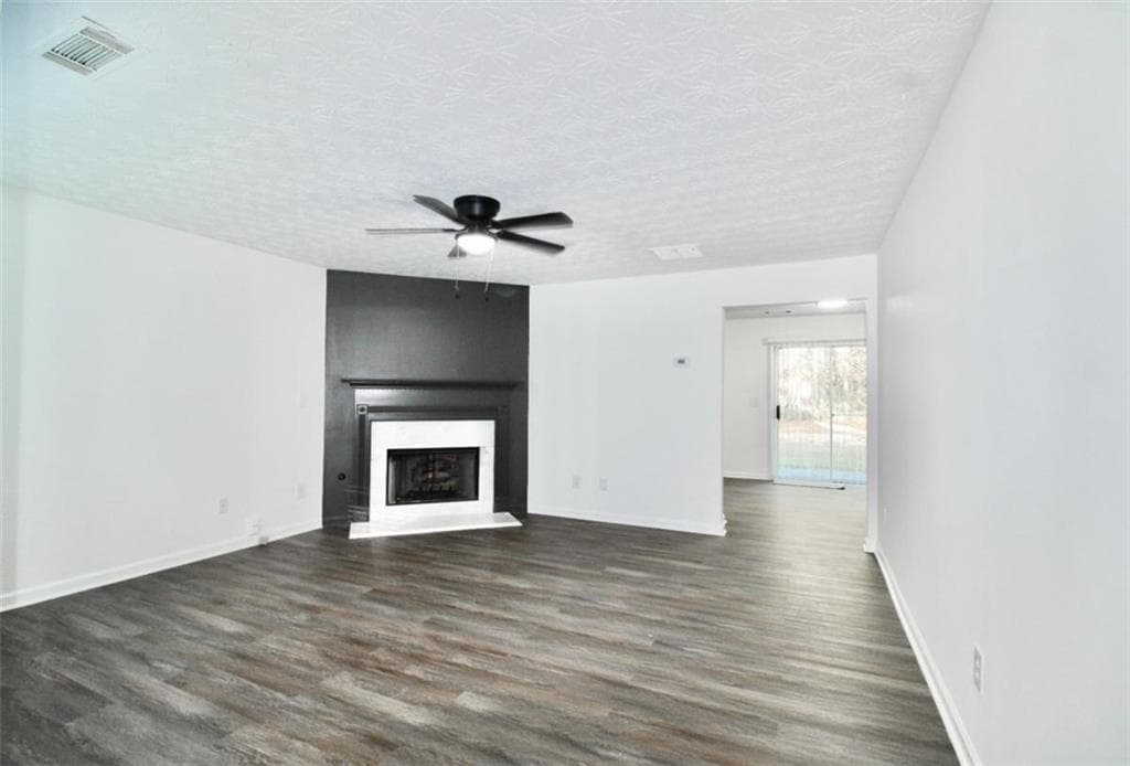 3 bedroom, 3 bathroom, 1,550 sq ft single family residence under contract at 9515 Lakeview Road, Union City, GA 30291 — photo 3