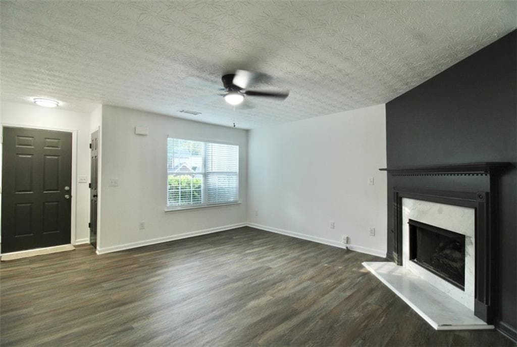 3 bedroom, 3 bathroom, 1,550 sq ft single family residence under contract at 9515 Lakeview Road, Union City, GA 30291 — photo 4