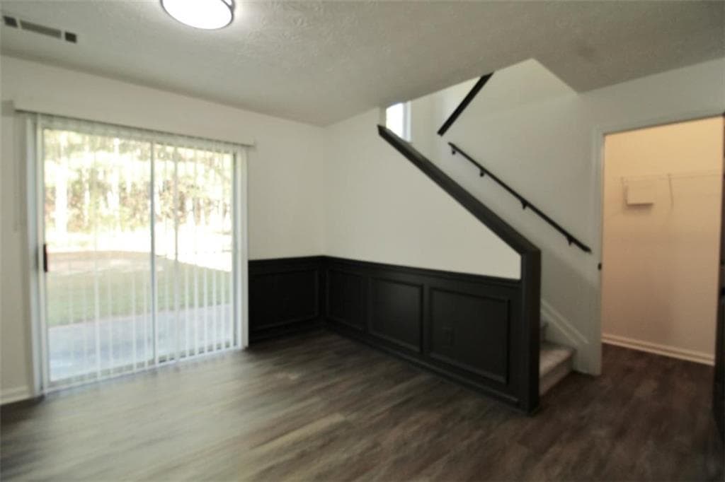3 bedroom, 3 bathroom, 1,550 sq ft single family residence under contract at 9515 Lakeview Road, Union City, GA 30291 — photo 8