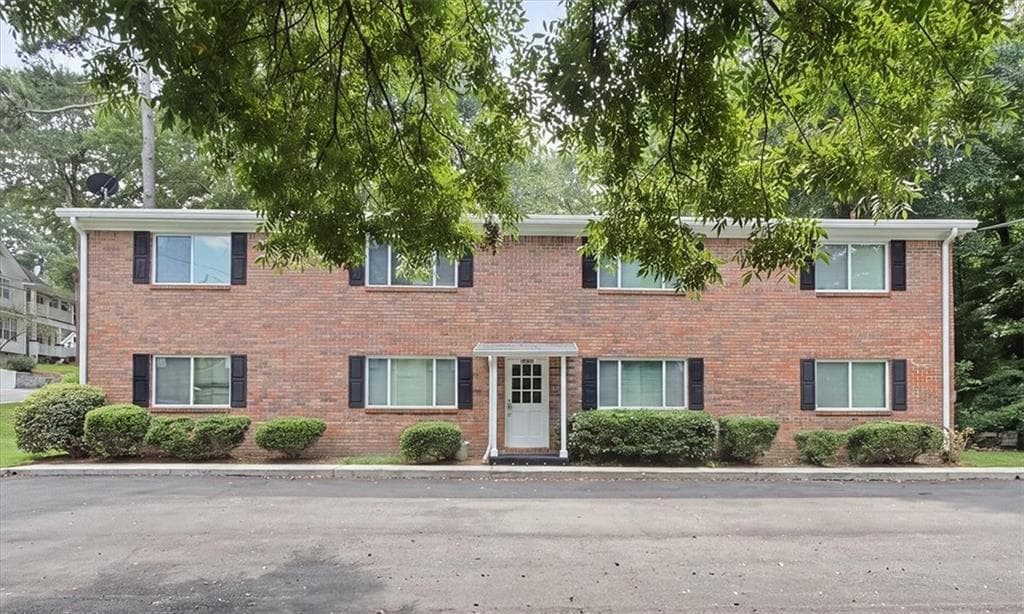 2 bedroom, 1 bathroom, 1,050 sq ft apartment for rent at 2430 Coosawattee Drive C, Atlanta, GA 30319 for $1,700 a month — photo 1 of 32