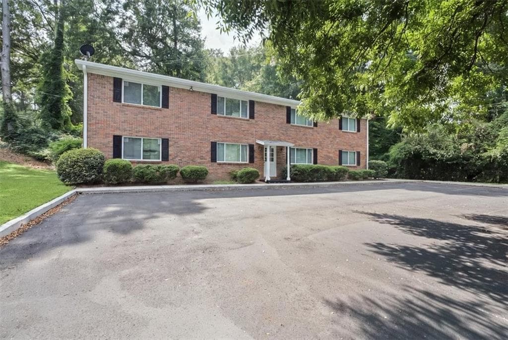 2 bedroom, 1 bathroom, 1,050 sq ft apartment for rent at 2430 Coosawattee Drive C, Atlanta, GA 30319 for $1,700 a month — photo 2