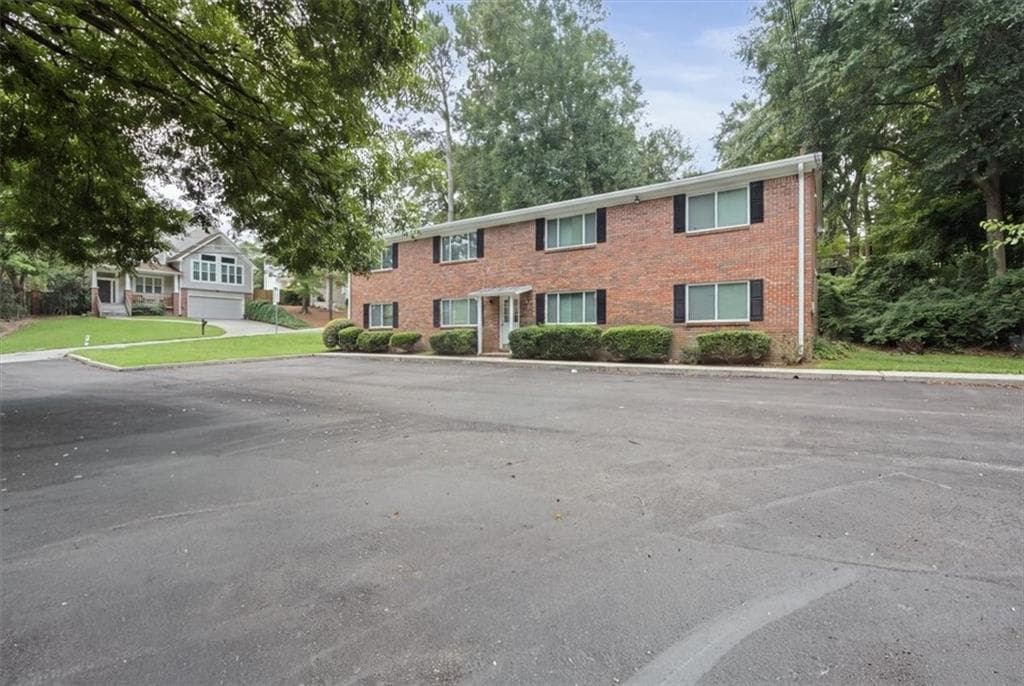 2 bedroom, 1 bathroom, 1,050 sq ft apartment for rent at 2430 Coosawattee Drive C, Atlanta, GA 30319 for $1,700 a month — photo 4
