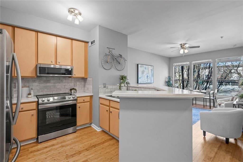 1 bedroom, 1 bathroom, 646 sq ft condominium for sale at 821 Ralph McGill Boulevard 3301, Atlanta, GA 30306 — photo 6