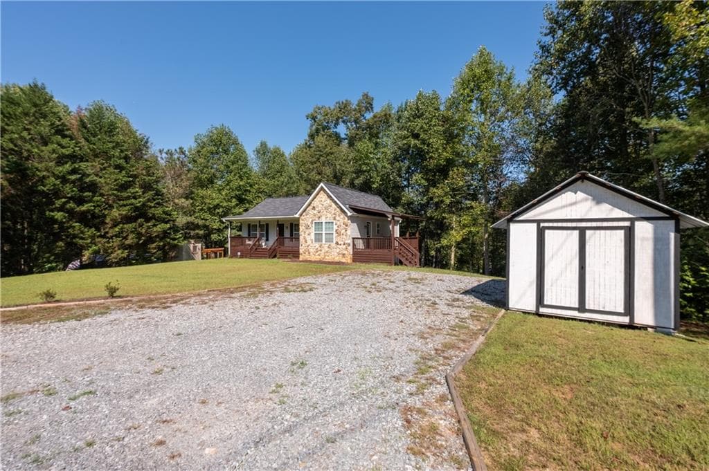 3 bedroom, 2 bathroom, 1,176 sq ft single family residence under contract at 35 Thornwood Lane, Ellijay, GA 30540 — photo 9
