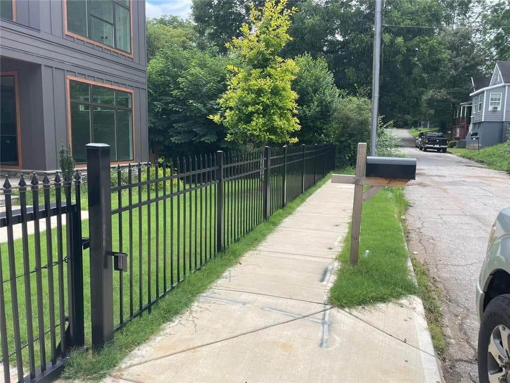 3 bedroom, 3 bathroom, 2,389 sq ft single family residence for sale at 1144 Hubbard Street, Atlanta, GA 30310 — photo 4