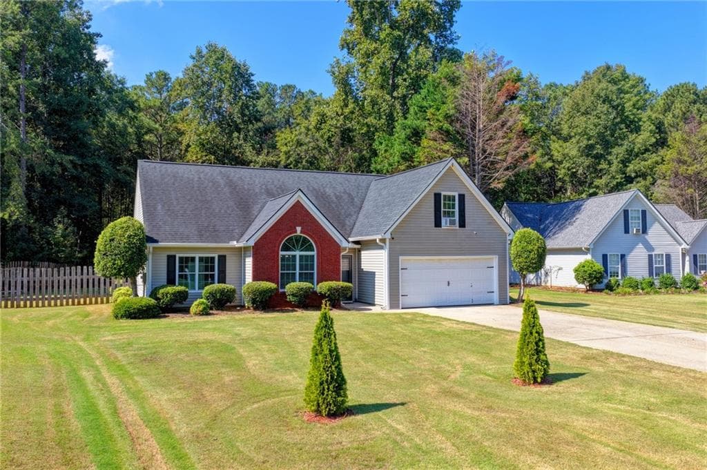 4 bedroom, 2 bathroom, 1,933 sq ft single family residence for sale at 5496 Amber Cove Way, Flowery Branch, GA 30542 — photo 2