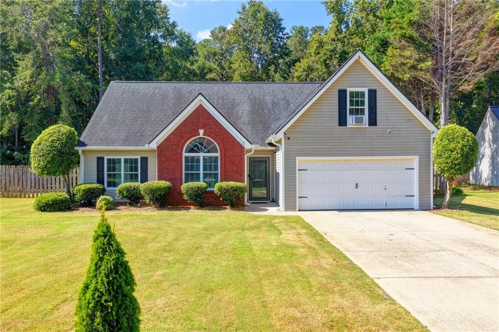 4 bedroom, 2 bathroom, 1,933 sq ft single family residence for sale at 5496 Amber Cove Way, Flowery Branch, GA 30542 — photo 3