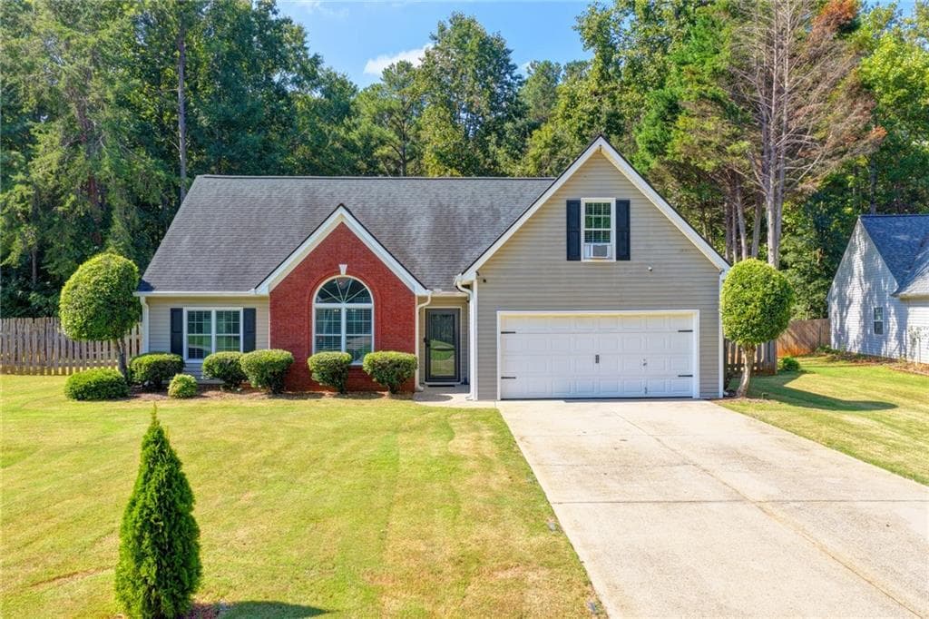 4 bedroom, 2 bathroom, 1,933 sq ft single family residence for sale at 5496 Amber Cove Way, Flowery Branch, GA 30542 — photo 4