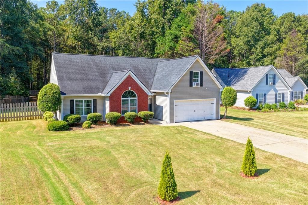 4 bedroom, 2 bathroom, 1,933 sq ft single family residence for sale at 5496 Amber Cove Way, Flowery Branch, GA 30542 — photo 5