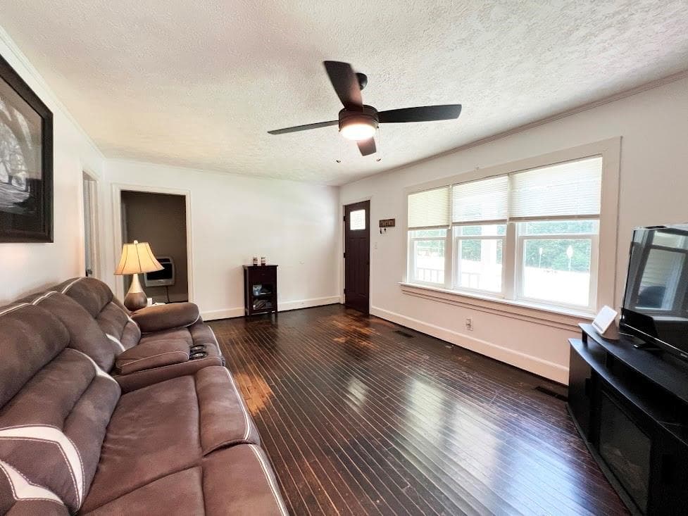 4 bedroom, 3 bathroom, 2,022 sq ft single family residence for sale at 175 James Street, Temple, GA 30179 — photo 4