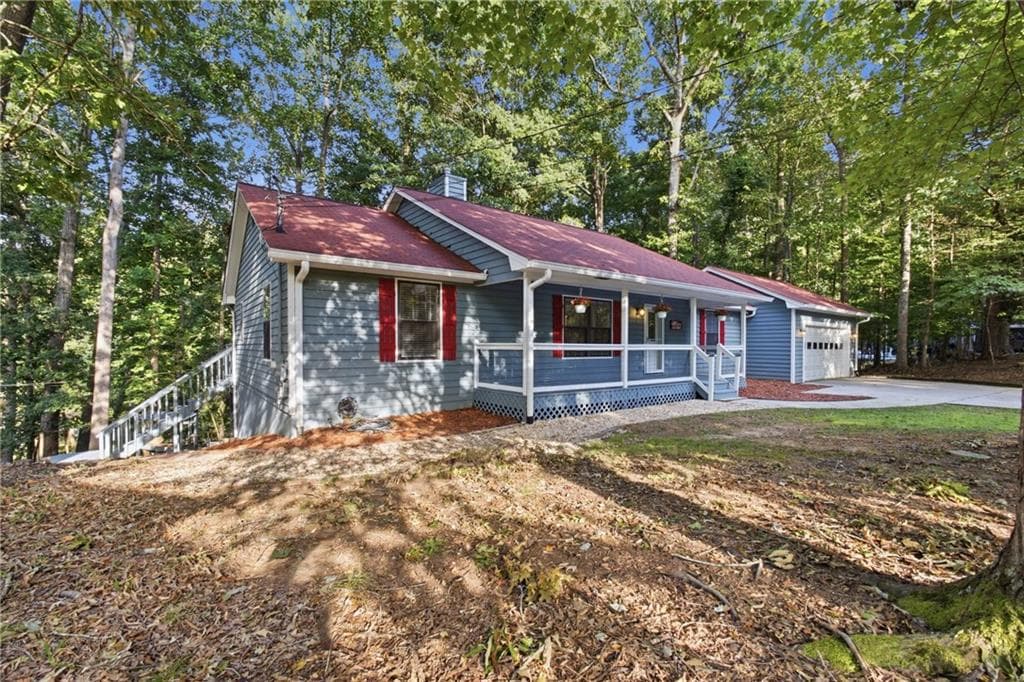 4 bedroom, 3 bathroom, 1,456 sq ft single family residence for sale at 8010 Hickory Court, Murrayville, GA 30564 — photo 5