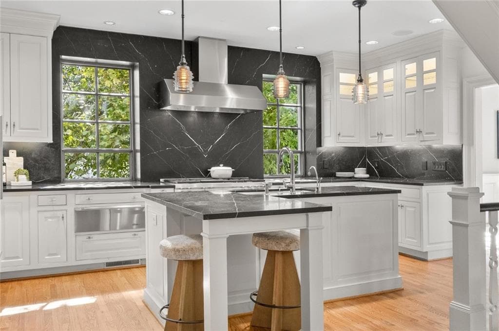 4 bedroom, 4 bathroom, 5,470 sq ft single family residence for sale at 707 Darlington Road, Atlanta, GA 30305 — photo 5