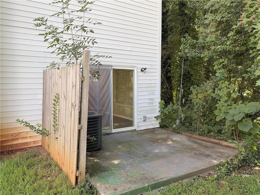 3 bedroom, 3 bathroom, 1,518 sq ft single family residence for sale at 3539 Sweetgum Lane, Decatur, GA 30032 — photo 3