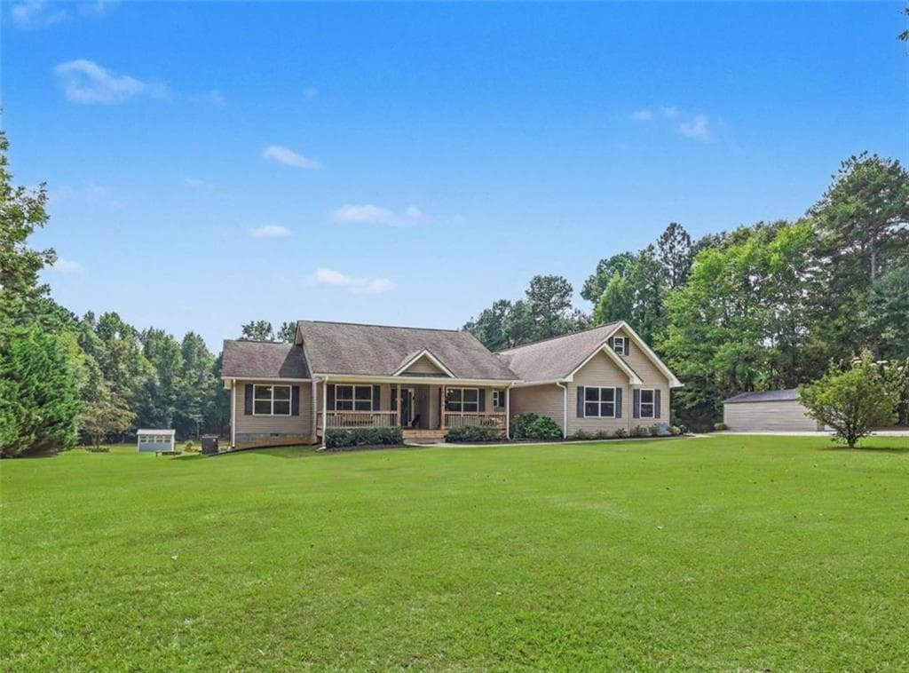 3 bedroom, 2 bathroom, 2,335 sq ft single family residence for sale at 4851 Holly Springs Road, Pendergrass, GA 30567 — photo 4
