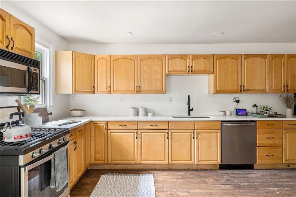 4 bedroom, 3 bathroom, 2,136 sq ft single family residence under contract at 1515 Wainwright Drive, Atlanta, GA 30316 — photo 7