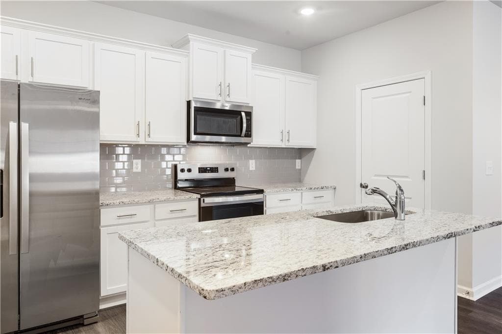 3 bedroom, 3 bathroom, 1,785 sq ft townhouse for sale at 405 Whitehorse Way 40, Conyers, GA 30094 — photo 4