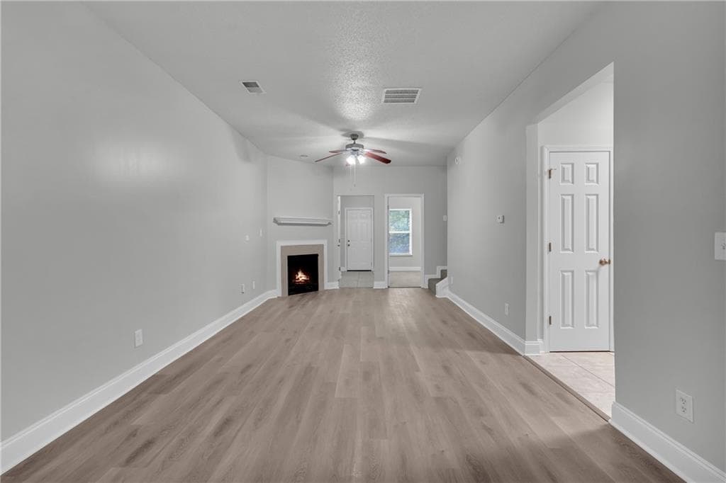 4 bedroom, 3 bathroom, 1,880 sq ft single family residence for sale at 2407 Hackamore Drive, South Fulton, GA 30349 — photo 6