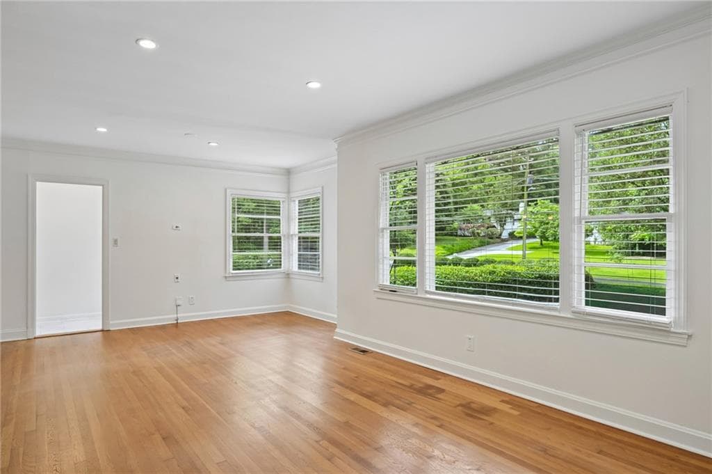 2 bedroom, 1 bathroom, 1,198 sq ft single family residence for sale at 984 Lindbergh Drive, Atlanta, GA 30324 — photo 3
