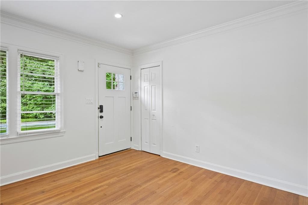 2 bedroom, 1 bathroom, 1,198 sq ft single family residence for sale at 984 Lindbergh Drive, Atlanta, GA 30324 — photo 4