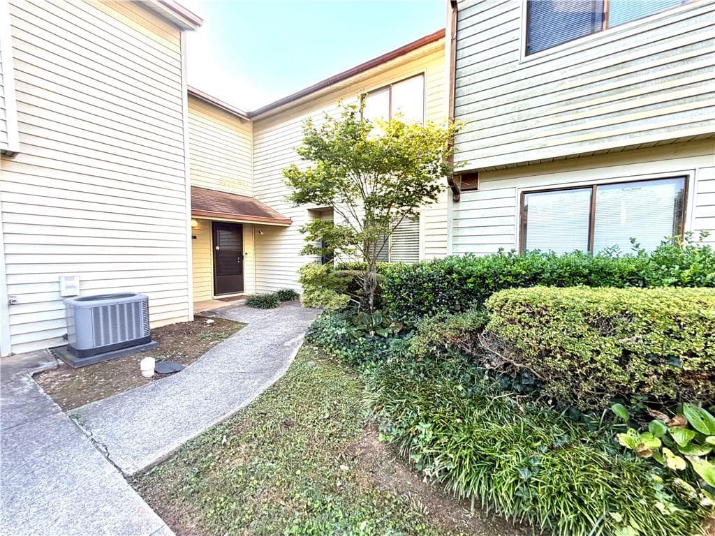 2 bedroom, 3 bathroom, 1,307 sq ft townhouse for sale at 1014 Country Court, Lawrenceville, GA 30044