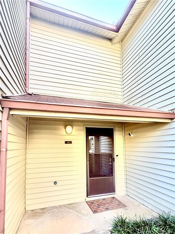 2 bedroom, 3 bathroom, 1,307 sq ft townhouse for sale at 1014 Country Court, Lawrenceville, GA 30044 — photo 2