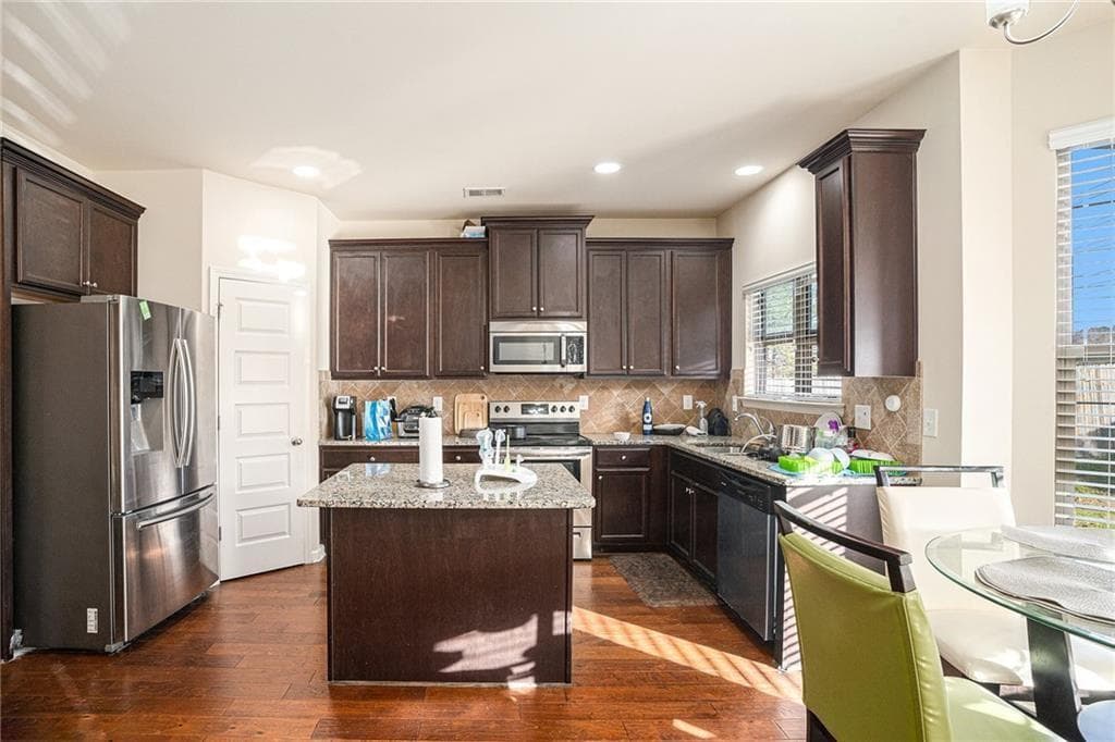 4 bedroom, 4 bathroom, 3,072 sq ft single family residence for sale at 2495 Brittany Park Lane, Ellenwood, GA 30294 — photo 4