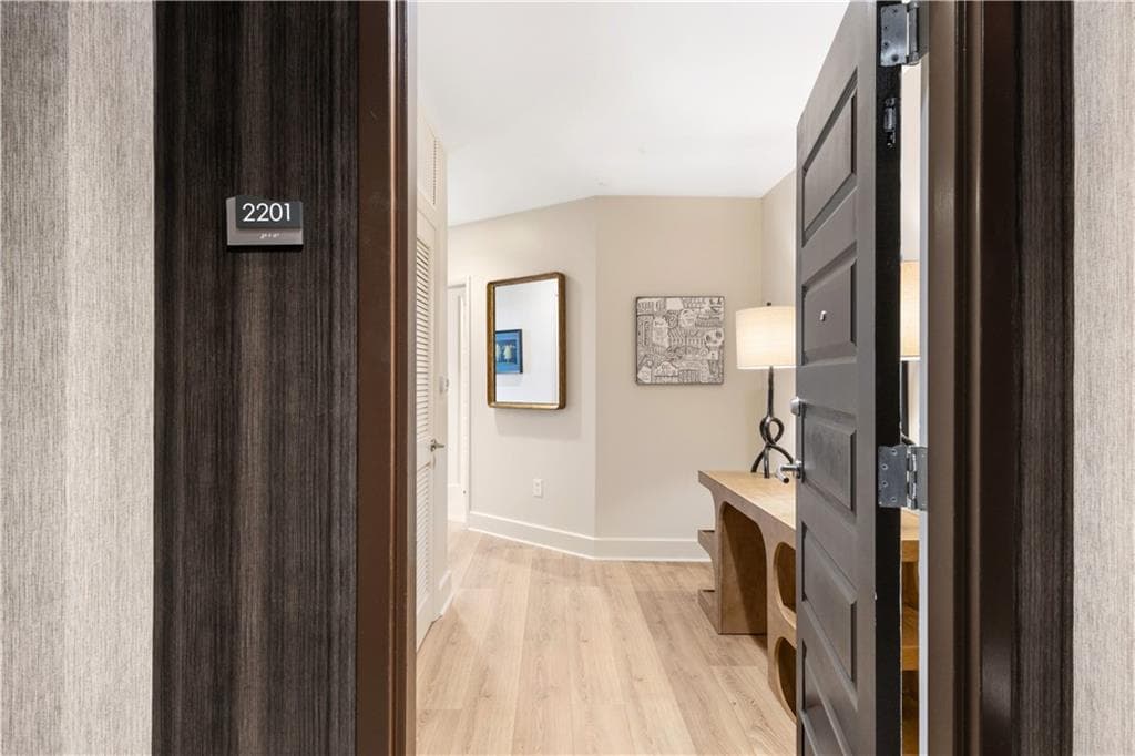 1 bedroom, 1 bathroom, 866 sq ft condominium for sale at 1080 Peachtree Street 2201, Atlanta, GA 30309 — photo 2