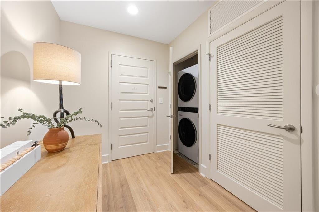 1 bedroom, 1 bathroom, 866 sq ft condominium for sale at 1080 Peachtree Street 2201, Atlanta, GA 30309 — photo 3