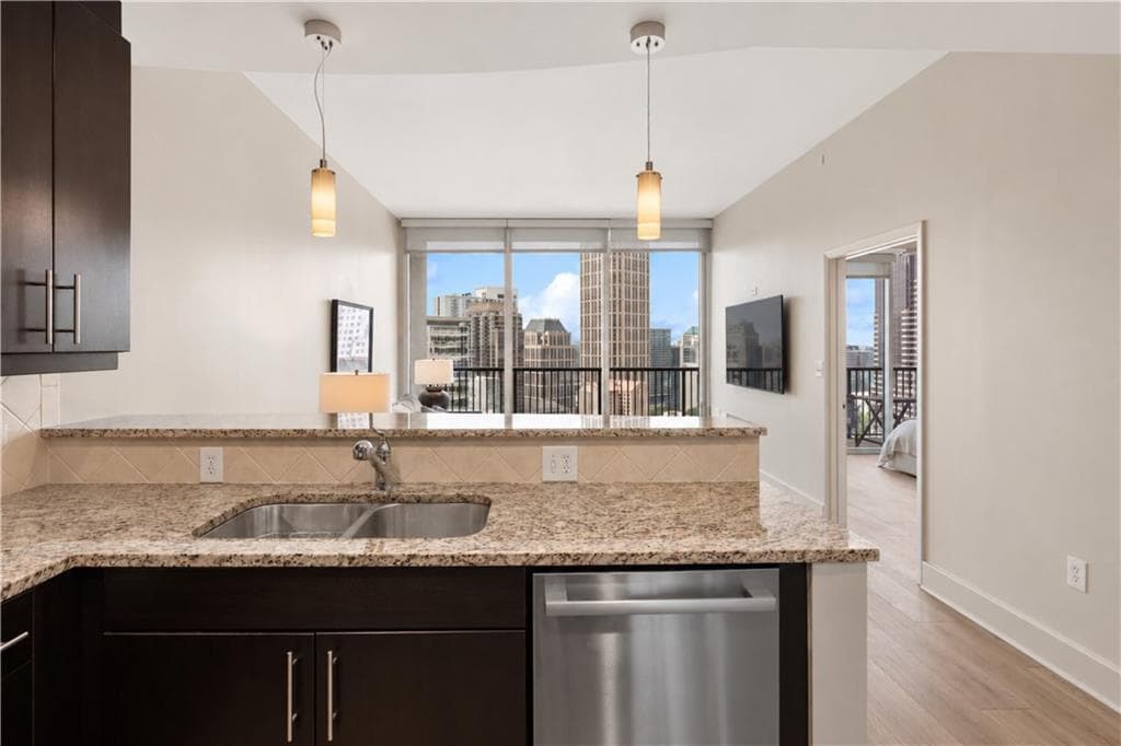 1 bedroom, 1 bathroom, 866 sq ft condominium for sale at 1080 Peachtree Street 2201, Atlanta, GA 30309 — photo 6