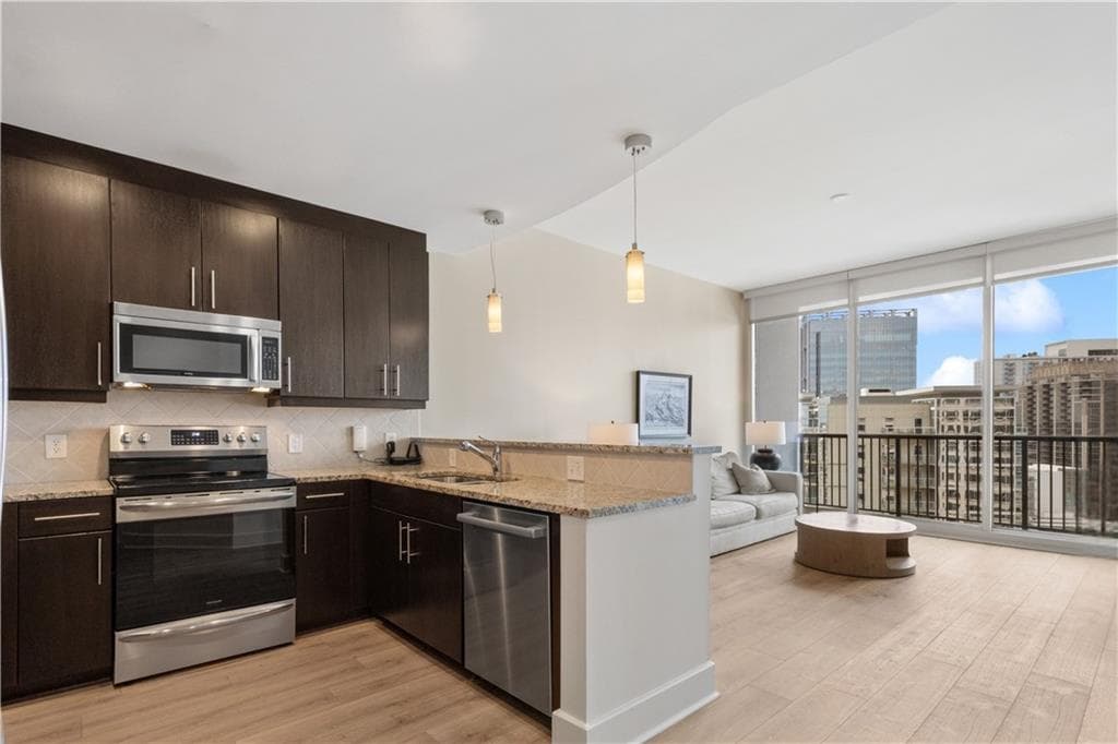 1 bedroom, 1 bathroom, 866 sq ft condominium for sale at 1080 Peachtree Street 2201, Atlanta, GA 30309 — photo 7
