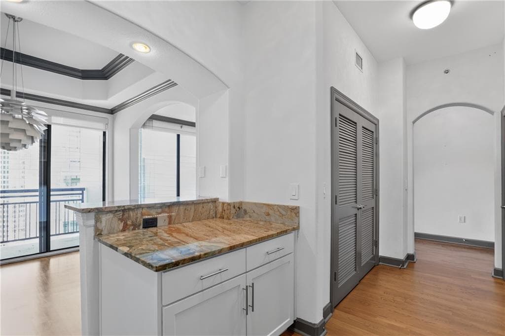 2 bedroom, 2 bathroom, 1,363 sq ft condominium for sale at 3445 Stratford Road 2604, Atlanta, GA 30326 — photo 3