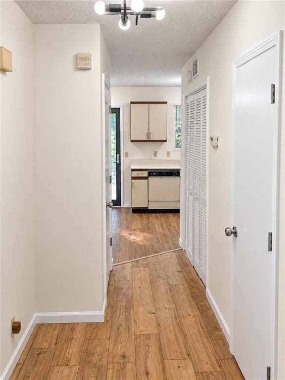 3 bedroom, 3 bathroom, 1,344 sq ft single family residence for sale at 5459 Farmview Close, Stone Mountain, GA 30088 — photo 4