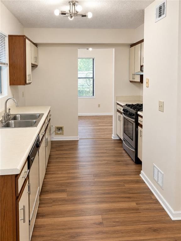 3 bedroom, 3 bathroom, 1,344 sq ft single family residence for sale at 5459 Farmview Close, Stone Mountain, GA 30088 — photo 6