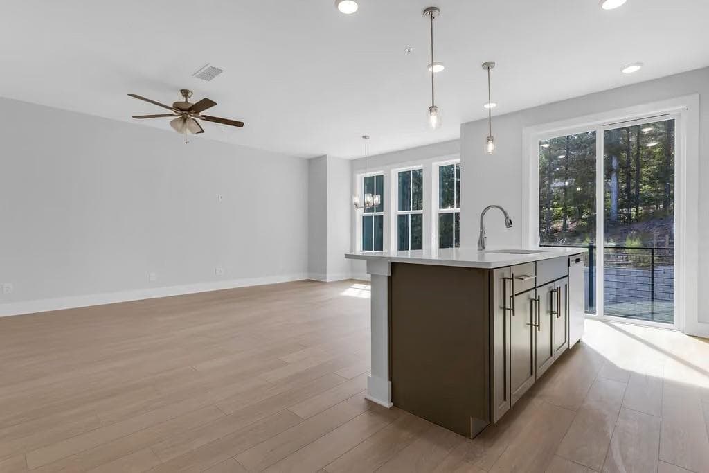 3 bedroom, 3 bathroom, 1,923 sq ft condominium for sale at 744 Urban Grange Way, Suwanee, GA 30024 — photo 2