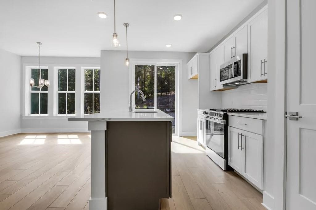 3 bedroom, 3 bathroom, 1,923 sq ft condominium for sale at 744 Urban Grange Way, Suwanee, GA 30024 — photo 3