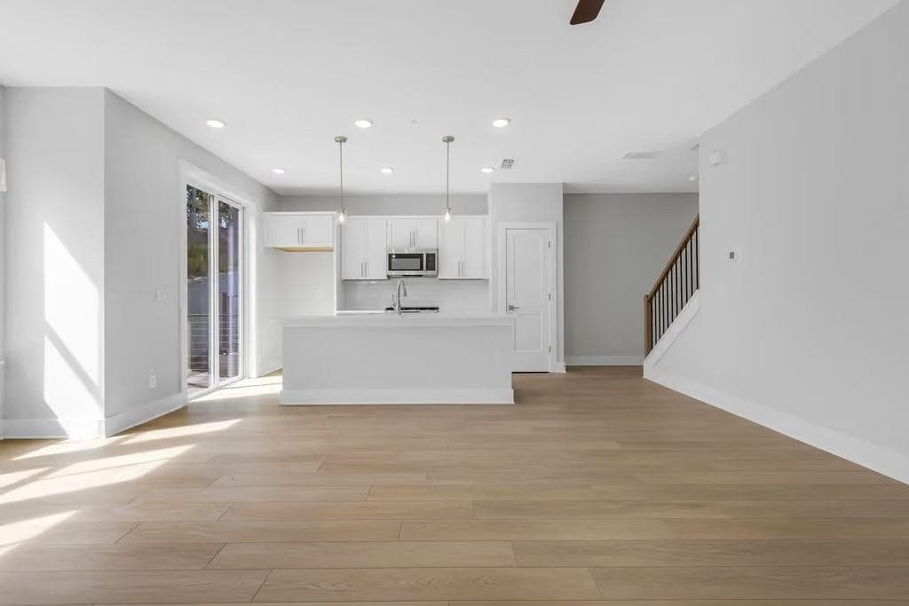 3 bedroom, 3 bathroom, 1,923 sq ft condominium for sale at 744 Urban Grange Way, Suwanee, GA 30024 — photo 5