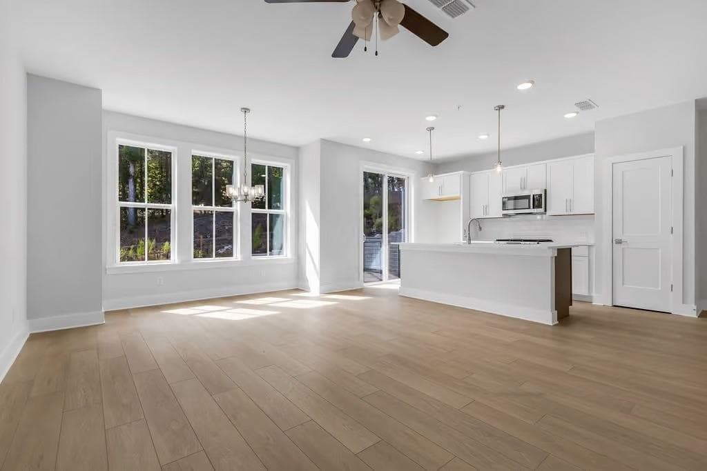 3 bedroom, 3 bathroom, 1,923 sq ft condominium for sale at 744 Urban Grange Way, Suwanee, GA 30024 — photo 6