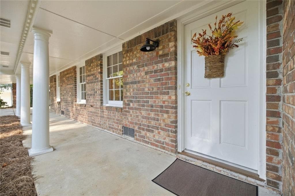 3 bedroom, 2 bathroom, 1,810 sq ft single family residence under contract at 3924 Menlo Drive, Atlanta, GA 30340 — photo 2