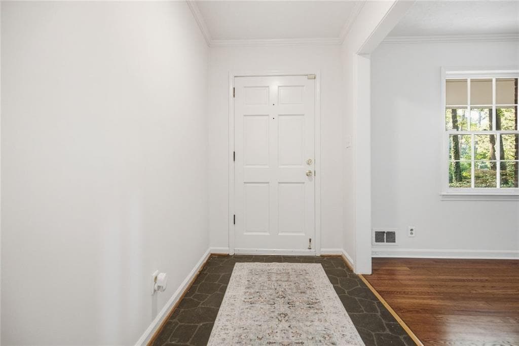 3 bedroom, 2 bathroom, 1,810 sq ft single family residence under contract at 3924 Menlo Drive, Atlanta, GA 30340 — photo 3