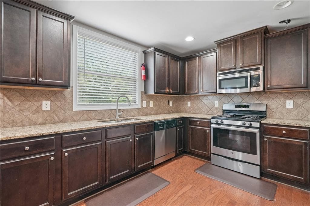 5 bedroom, 3 bathroom, 2,824 sq ft single family residence for sale at 1415 Union Station Court, Lawrenceville, GA 30045 — photo 7