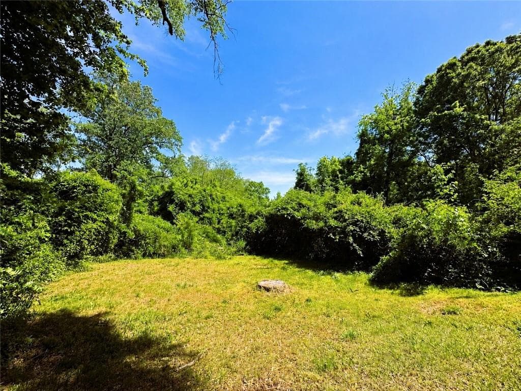 3 bedroom, 2 bathroom, 976 sq ft single family residence for sale at 1900 Meadow Lane, Decatur, GA 30032 — photo 9