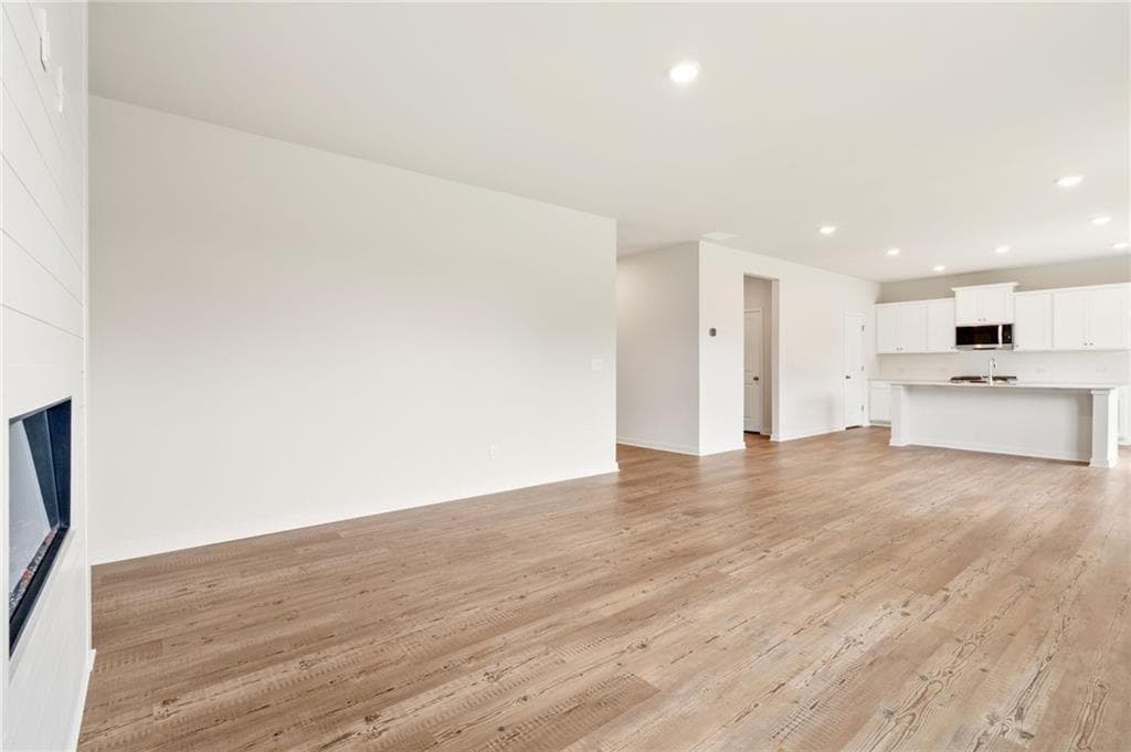 5 bedroom, 3 bathroom, 2,570 sq ft single family residence for sale at 545 Baynes Court, Mcdonough, GA 30253 — photo 7