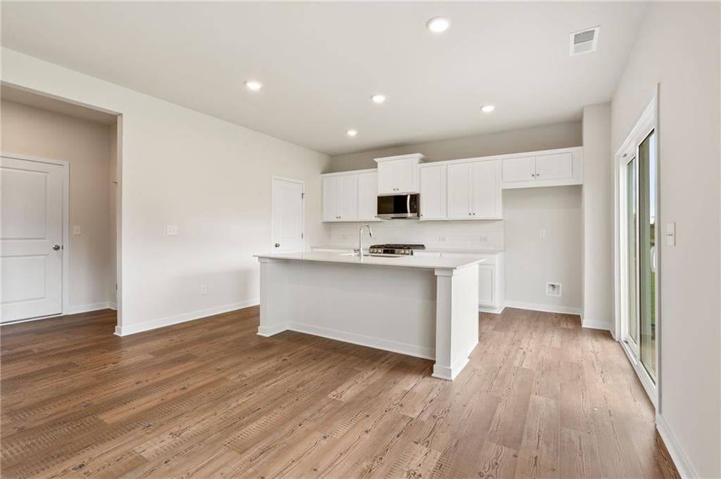 5 bedroom, 3 bathroom, 2,570 sq ft single family residence for sale at 545 Baynes Court, Mcdonough, GA 30253 — photo 9