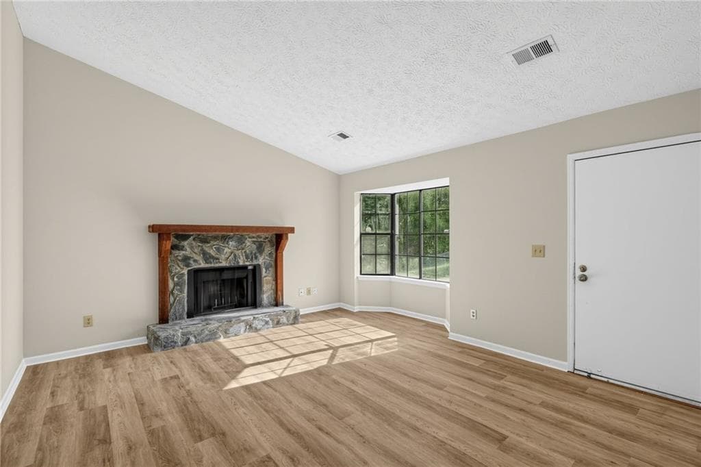 3 bedroom, 2 bathroom, 1,400 sq ft single family residence for sale at 287 Peachtree Drive, Riverdale, GA 30274 — photo 2