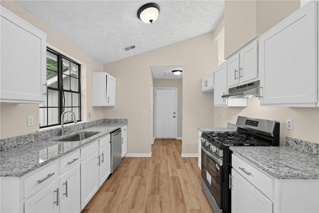 3 bedroom, 2 bathroom, 1,400 sq ft single family residence for sale at 287 Peachtree Drive, Riverdale, GA 30274 — photo 4
