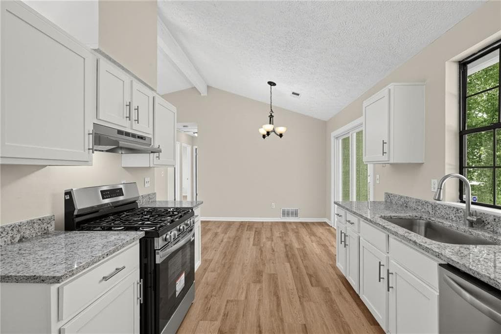 3 bedroom, 2 bathroom, 1,400 sq ft single family residence for sale at 287 Peachtree Drive, Riverdale, GA 30274 — photo 5